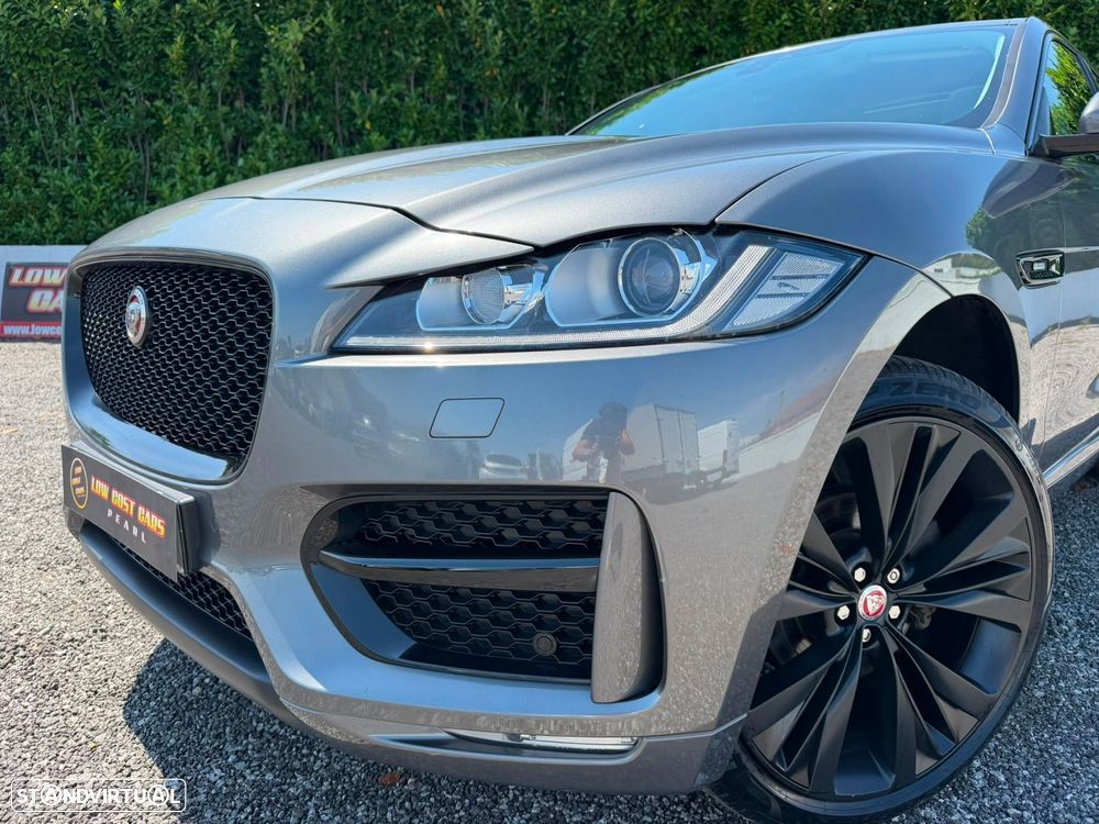 Jaguar F-Pace 2.0 i4D R-Sport Aut. - 38