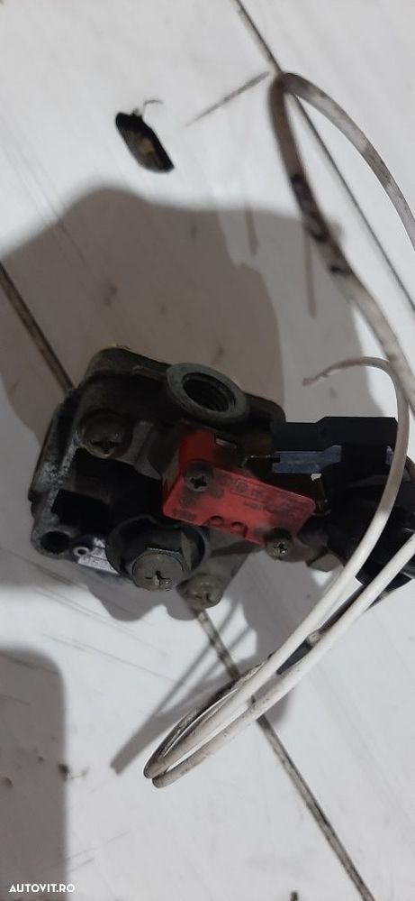 Robinet 2/4 cai Wabco 9520030320 - 5