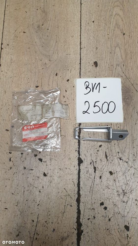 Oryginalny Podnóżek Prawy Suzuki RG50 TS50  43530-04702 - 1