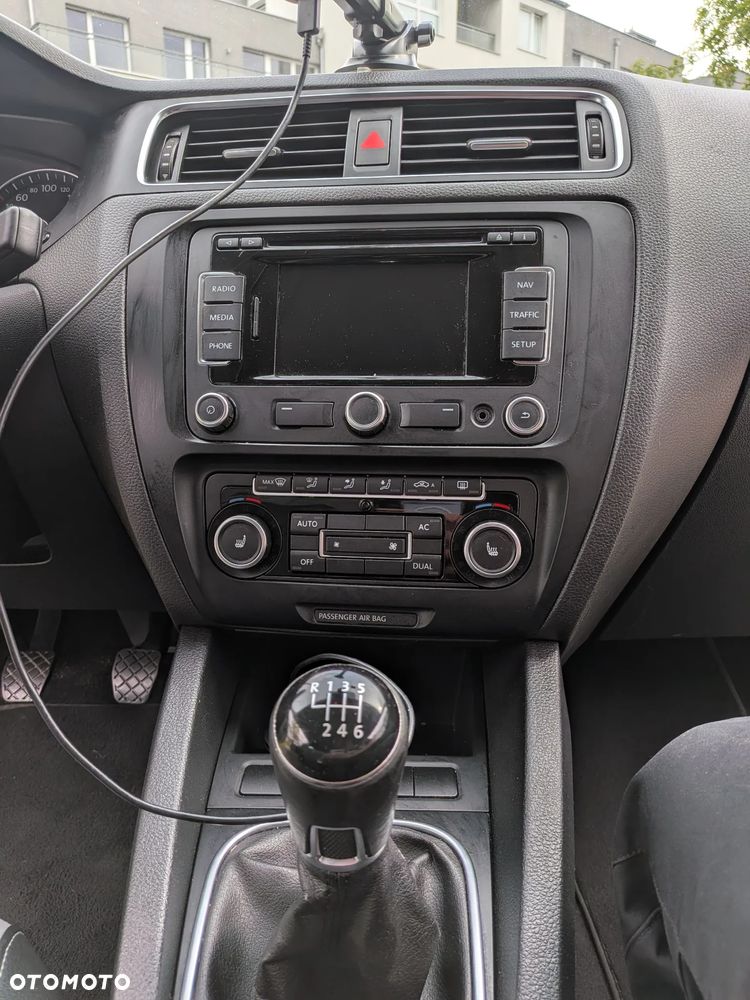 Volkswagen Jetta 2.0 TDI Highline - 20
