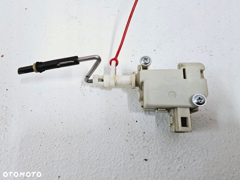 audi q7 4l silniczek siłownik klapki wlewu paliwa 4l0810773b - 2