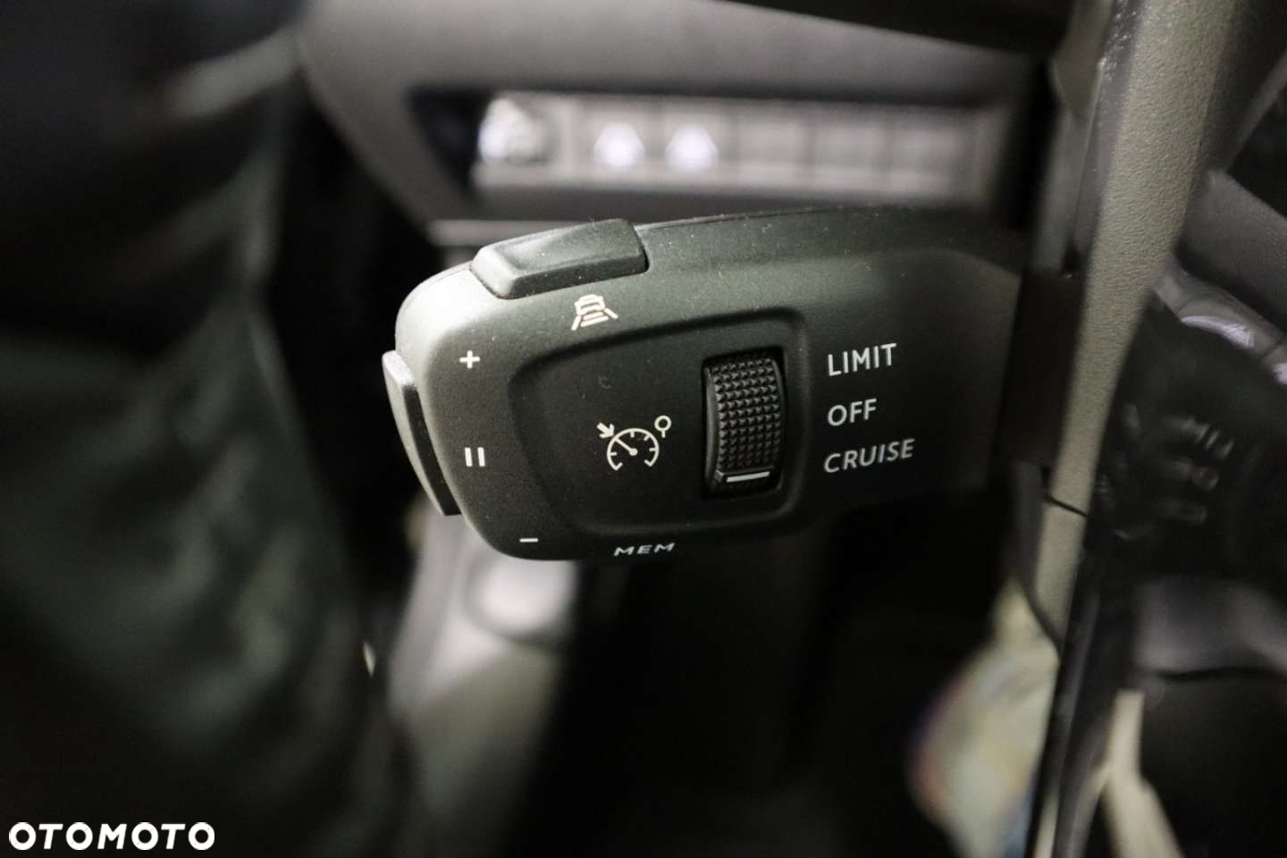 Peugeot 208 e-208 Allure - 21
