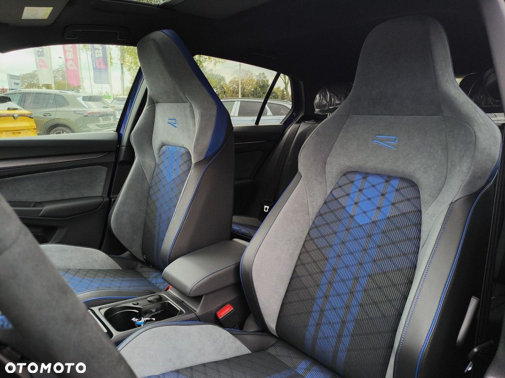 Volkswagen Golf - 11