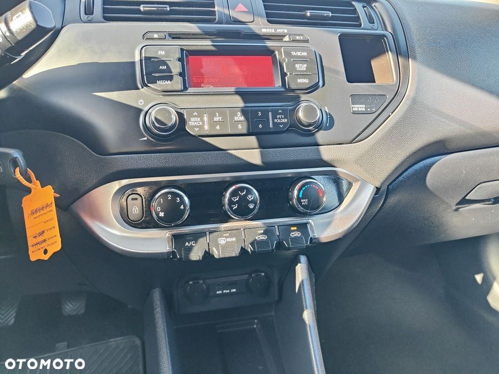 Kia Rio 1.2 Attract - 10