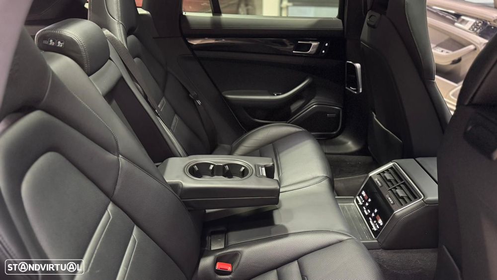 Porsche Panamera Sport Turismo 4 E-Hybrid - 23