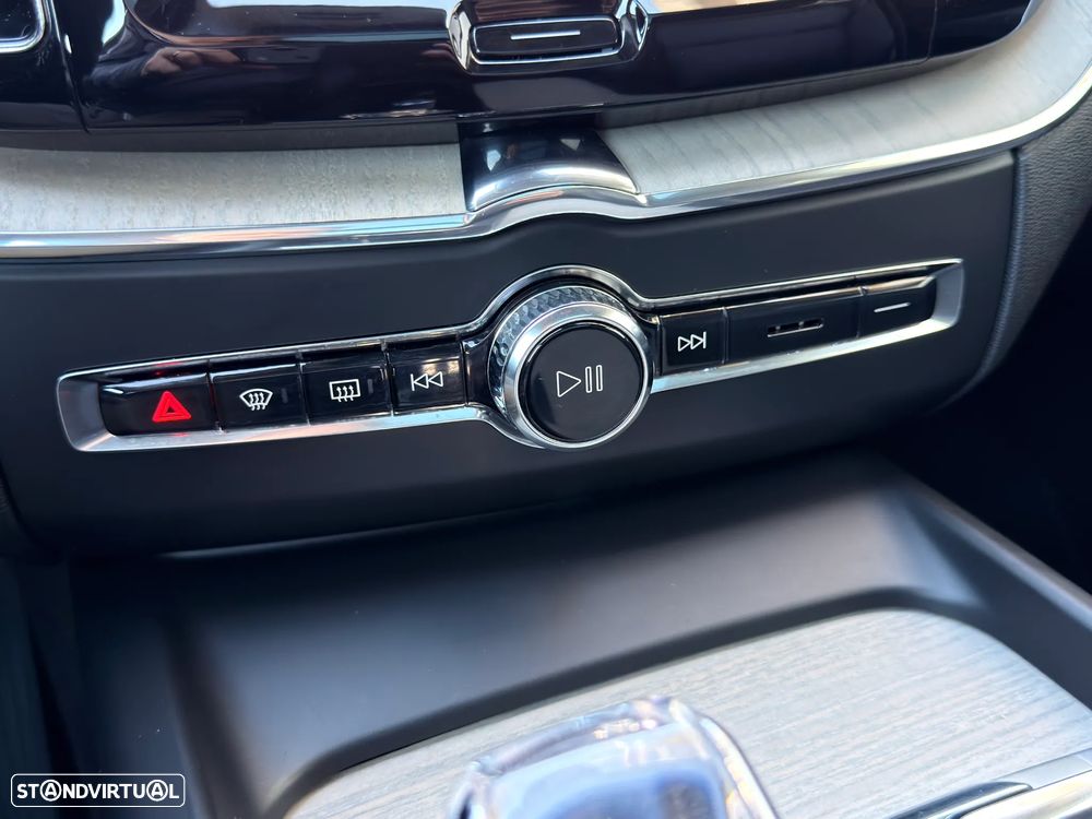 Volvo XC 60 2.0 T6 PHEV Inscription AWD - 28