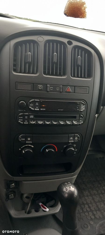 Chrysler Voyager 2.4 SE - 6