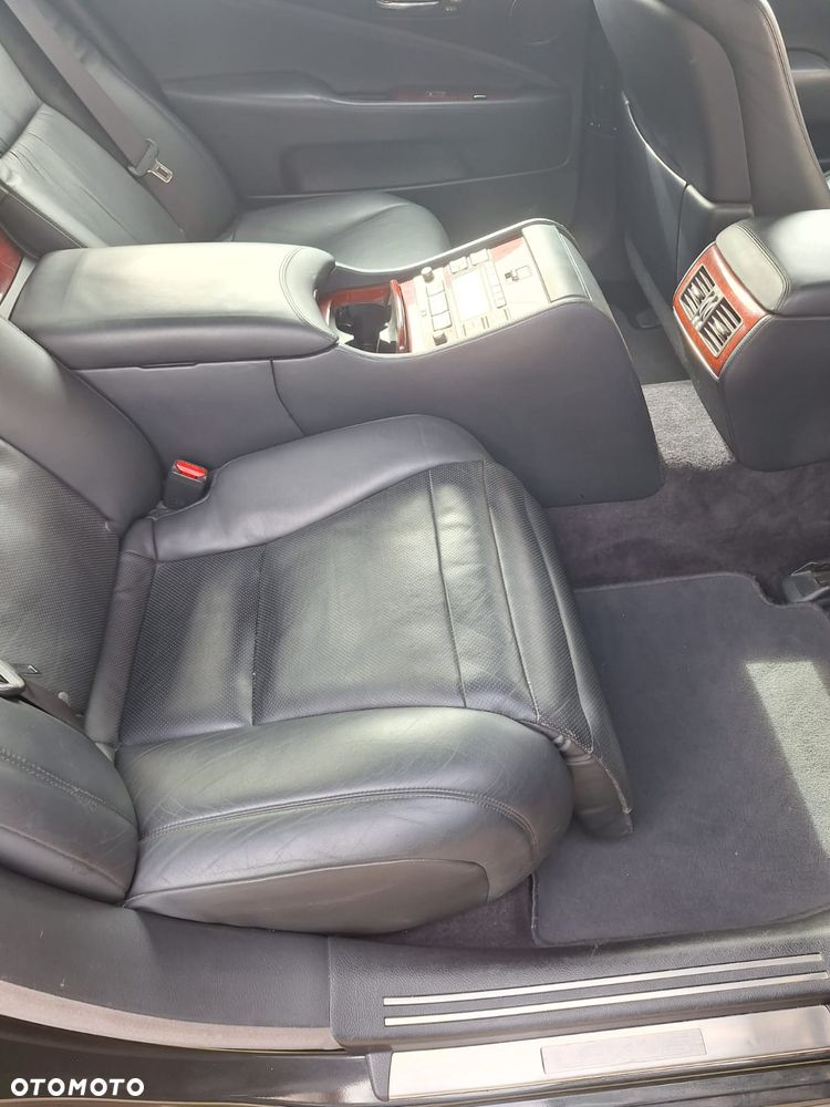 Lexus LS - 21