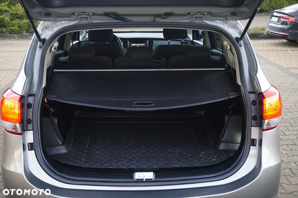 Kia Carens 1.6 GDI Dream Team Edition - 18