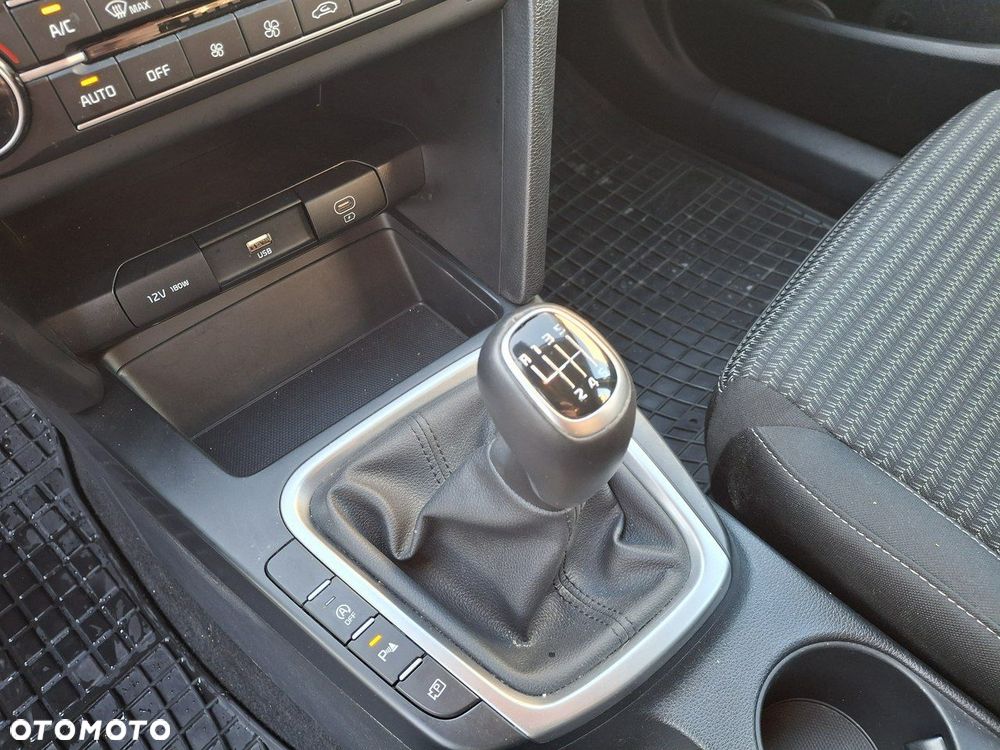 Kia Ceed 1.5 T-GDI M - 16