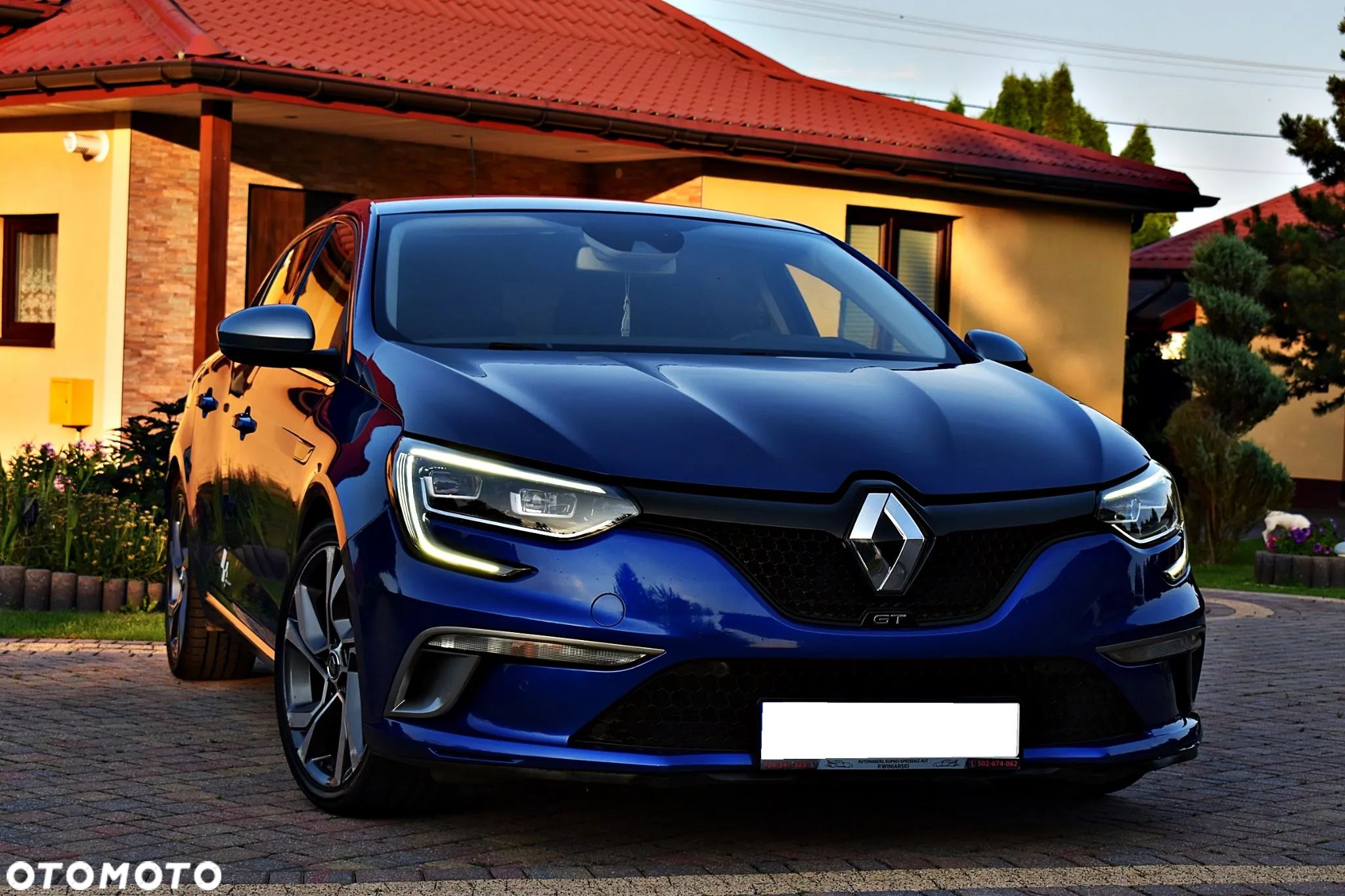 Renault Megane ENERGY TCe 205 EDC GT - 10