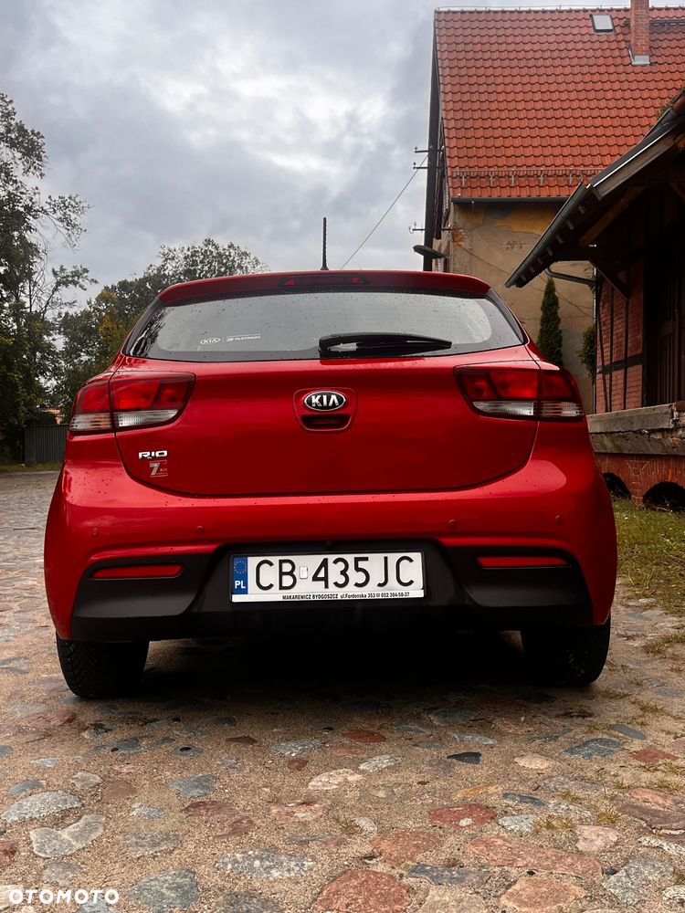 Kia Rio 1.4 L - 5