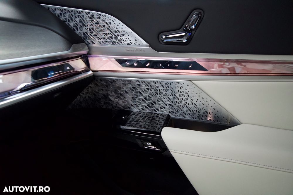 BMW Seria 7 740d xDrive MHEV - 23