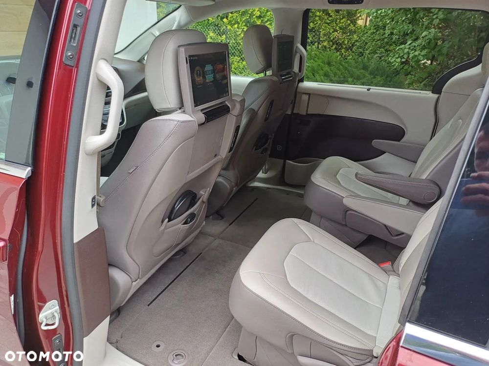 Chrysler Pacifica - 11