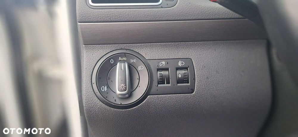 Volkswagen Touran - 19