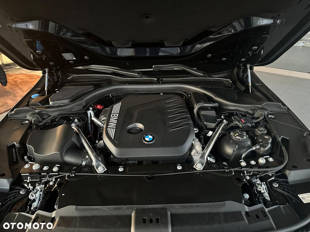 BMW Seria 5 540d xDrive mHEV - 31