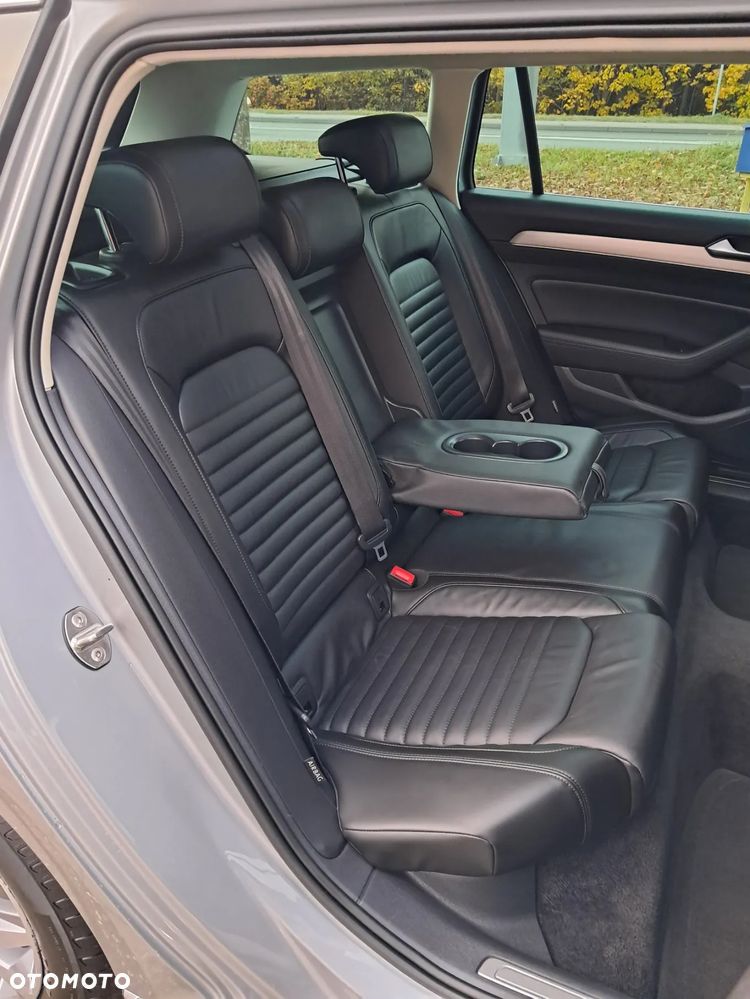 Volkswagen Passat Variant 2.0 TDI SCR DSG Highline - 14