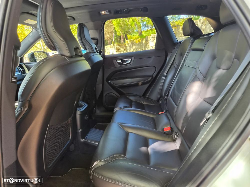 Volvo XC 60 2.0 T6 PHEV R-Design AWD - 26