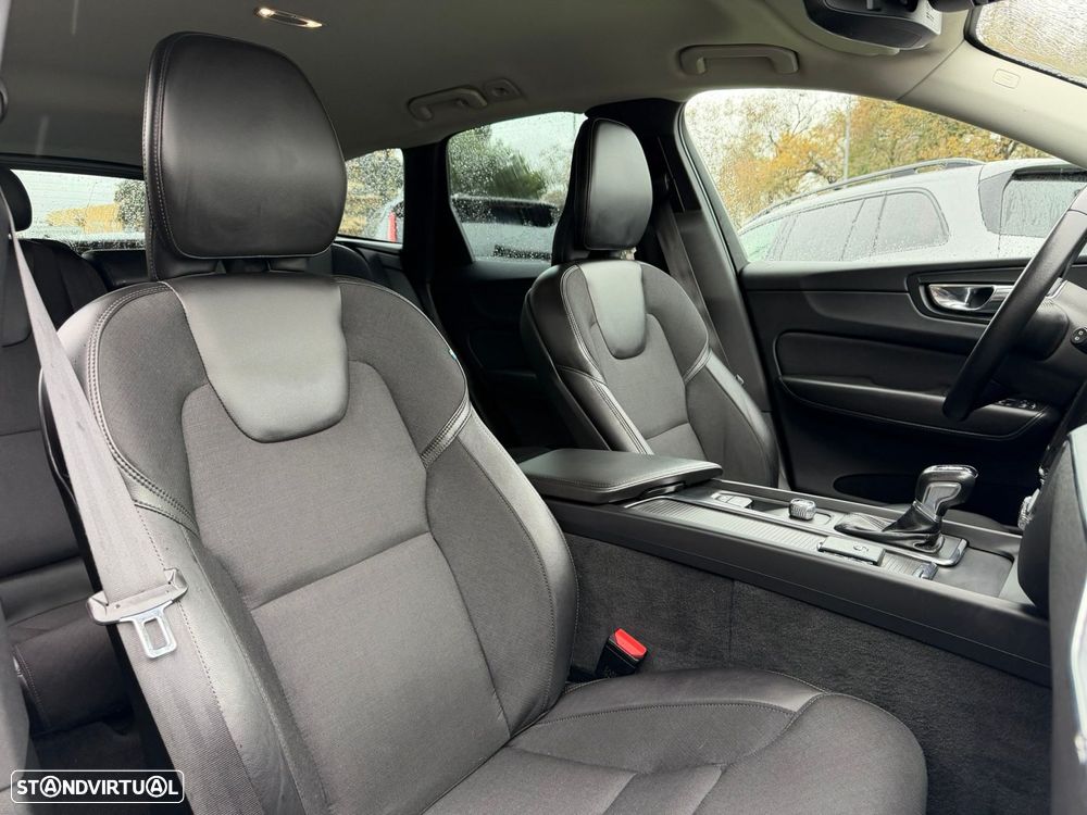 Volvo XC 60 2.0 D4 Momentum Geartronic - 16