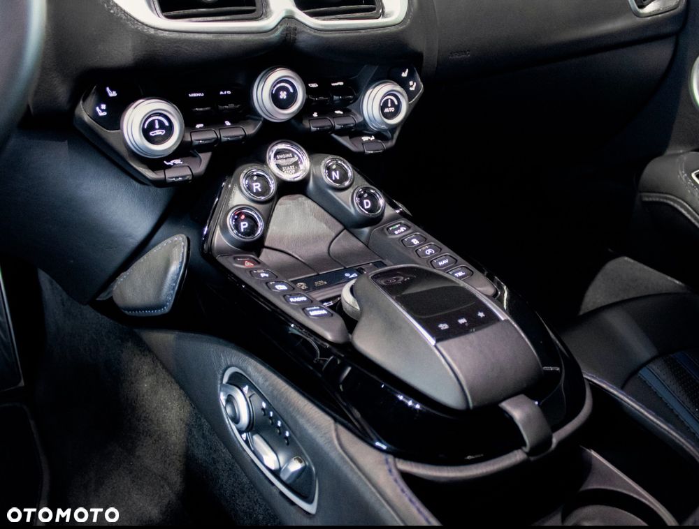 Aston Martin Vantage - 6