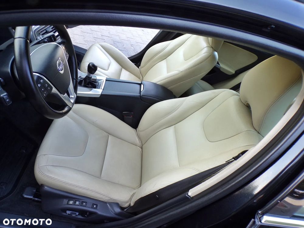 Volvo V60 D3 Summum - 24