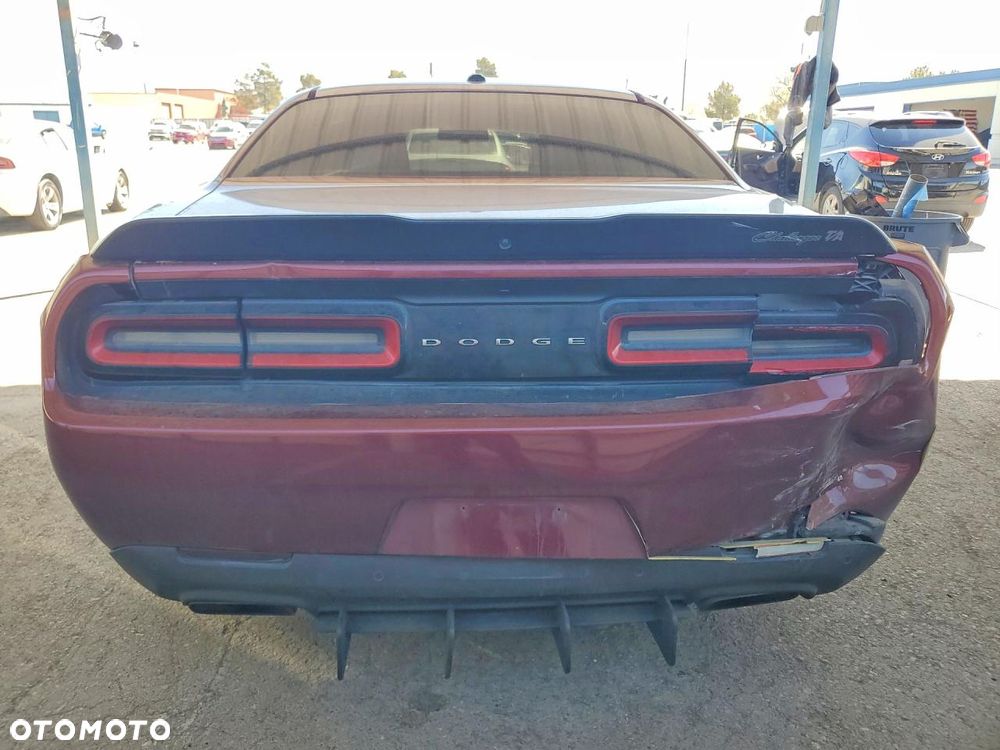 Dodge Challenger - 7