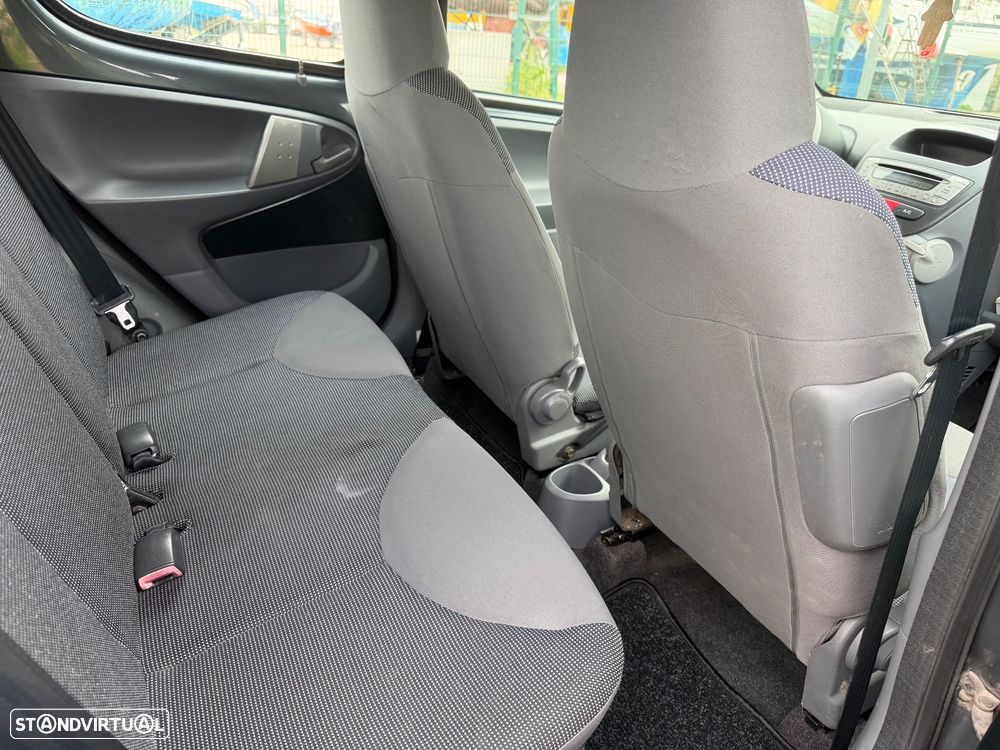 Peugeot 107 1.0 Urban - 10