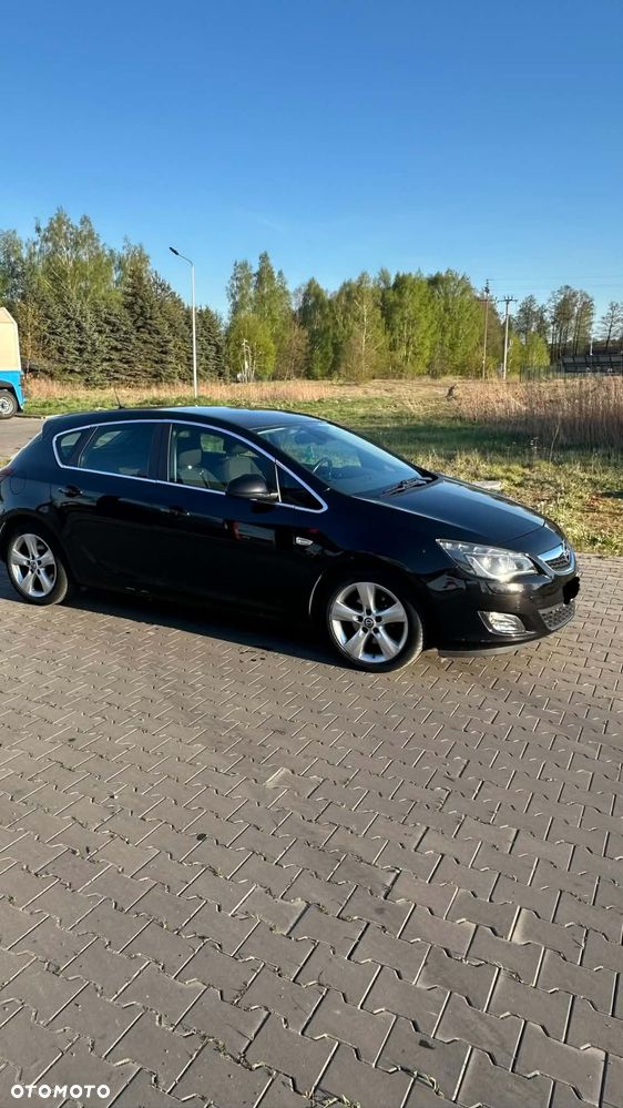 Opel Astra 2010 photo 4