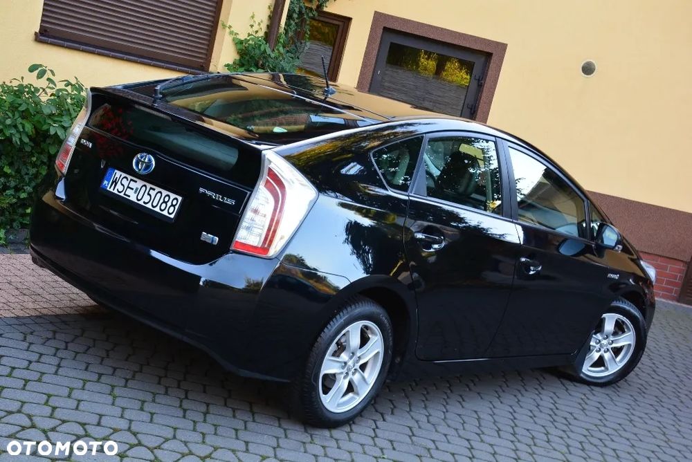 Toyota Prius (Hybrid) Executive - 26