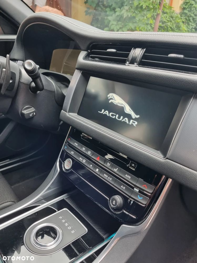 Jaguar XF 2.0 i4D R-Sport - 3