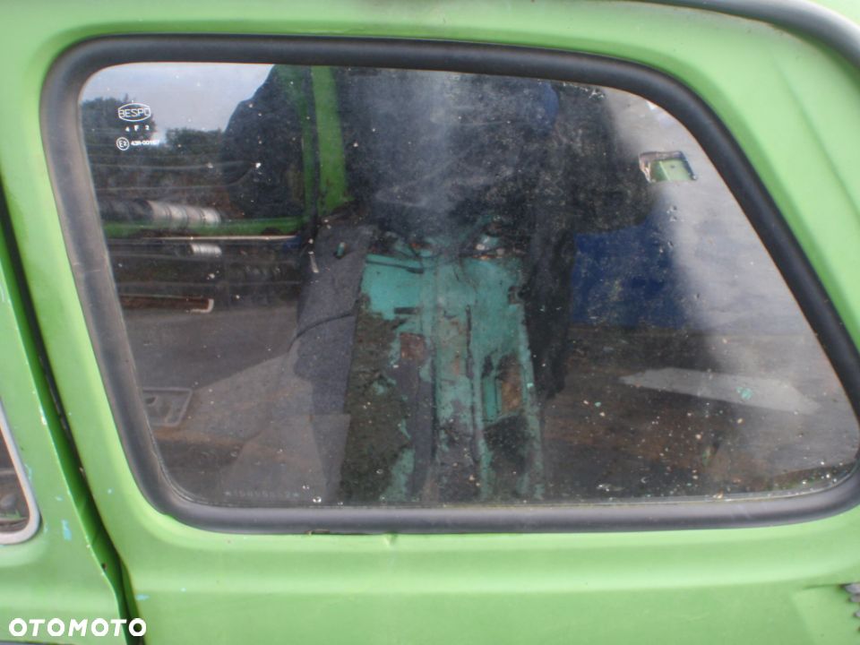 szyba karoseryjna uszczelka szyby fiat 126p maluch 126 p Posiadam prawie wszystkie części do tego modelu - 4