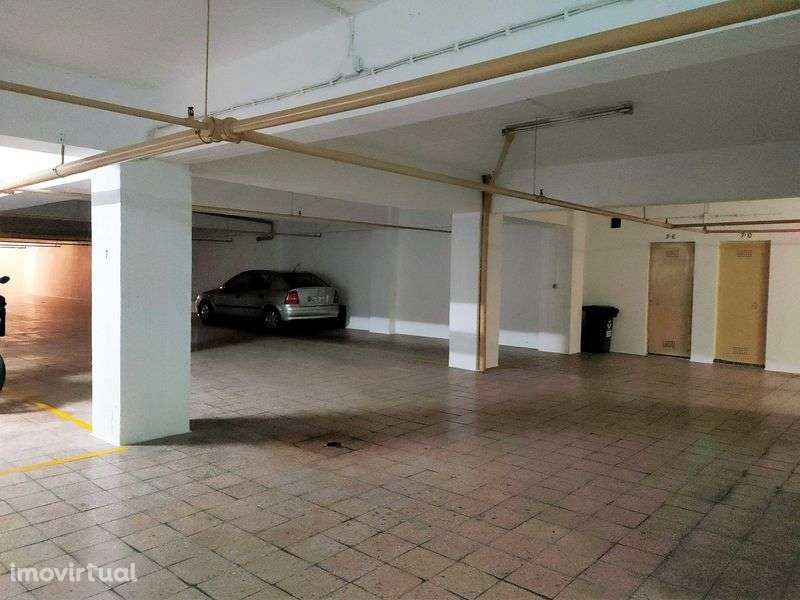 Lugar de Garangem junto ao Metro Lumiar - Grande imagem: 4/12