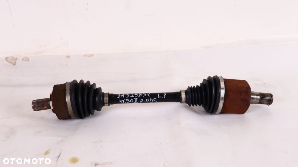 VOLVO XC90 II 2.0 D5 PÓŁOŚ LEWA PRZÓD 31325852