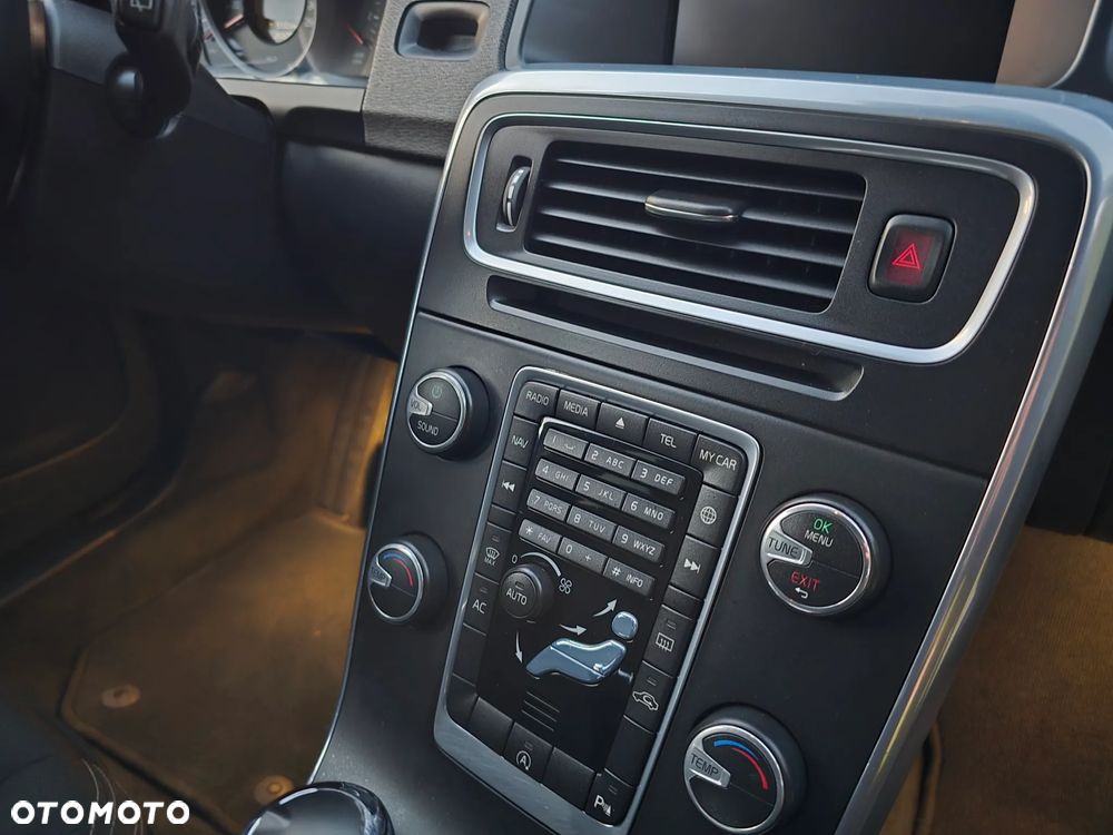 Volvo V60 D3 Drive-E Momentum - 22