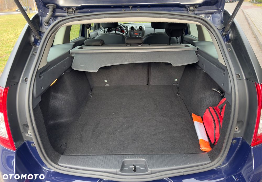 Dacia Logan TCe 90 S&S Celebration - 13