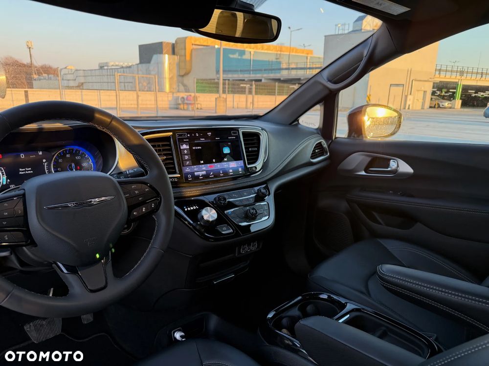 Chrysler Pacifica - 5