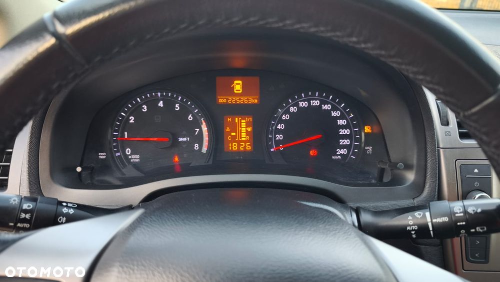 Toyota Avensis 1.8 Style - 11