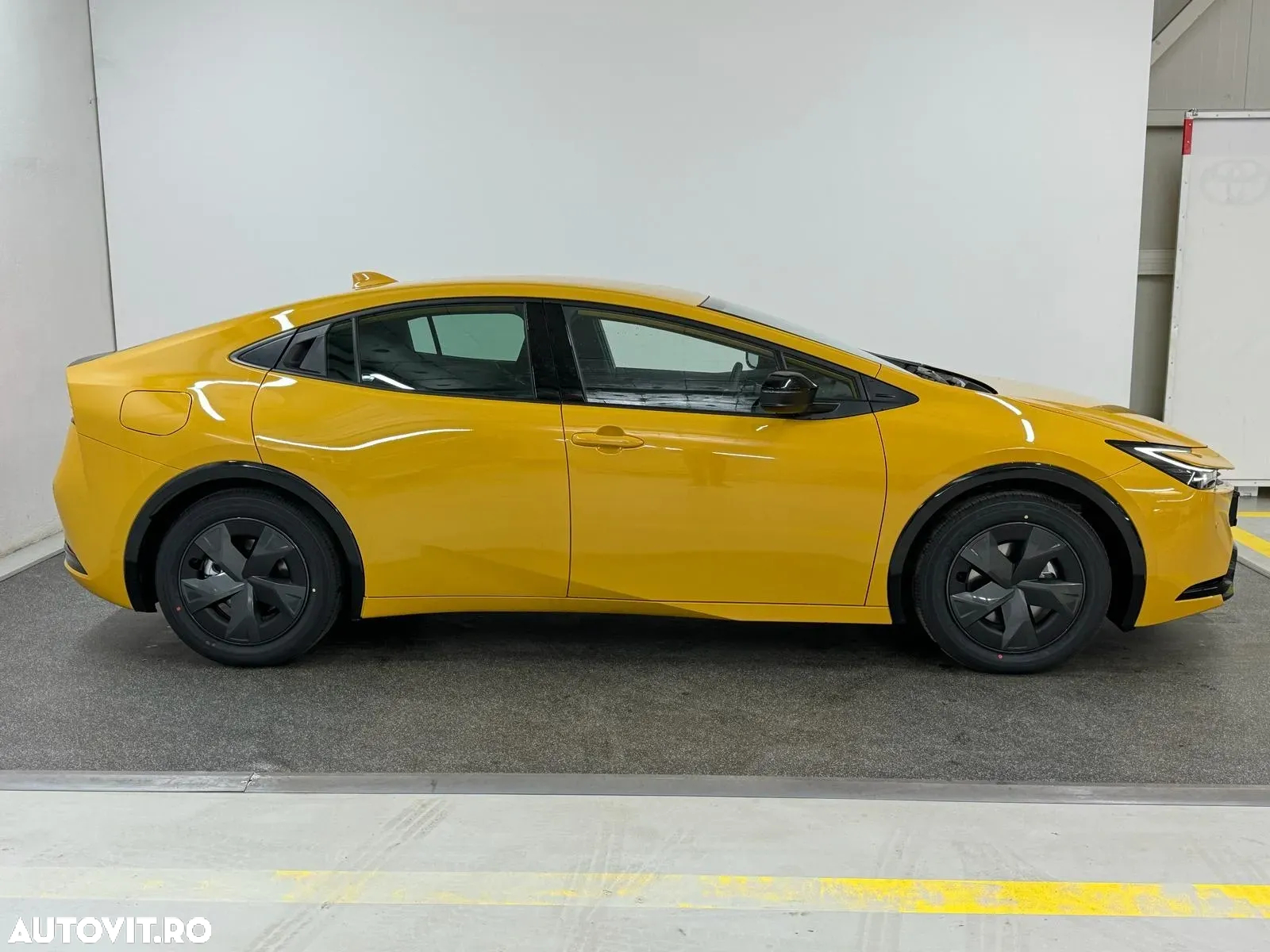 Toyota Prius 2.0 FWD PHEV Dynamic - 7