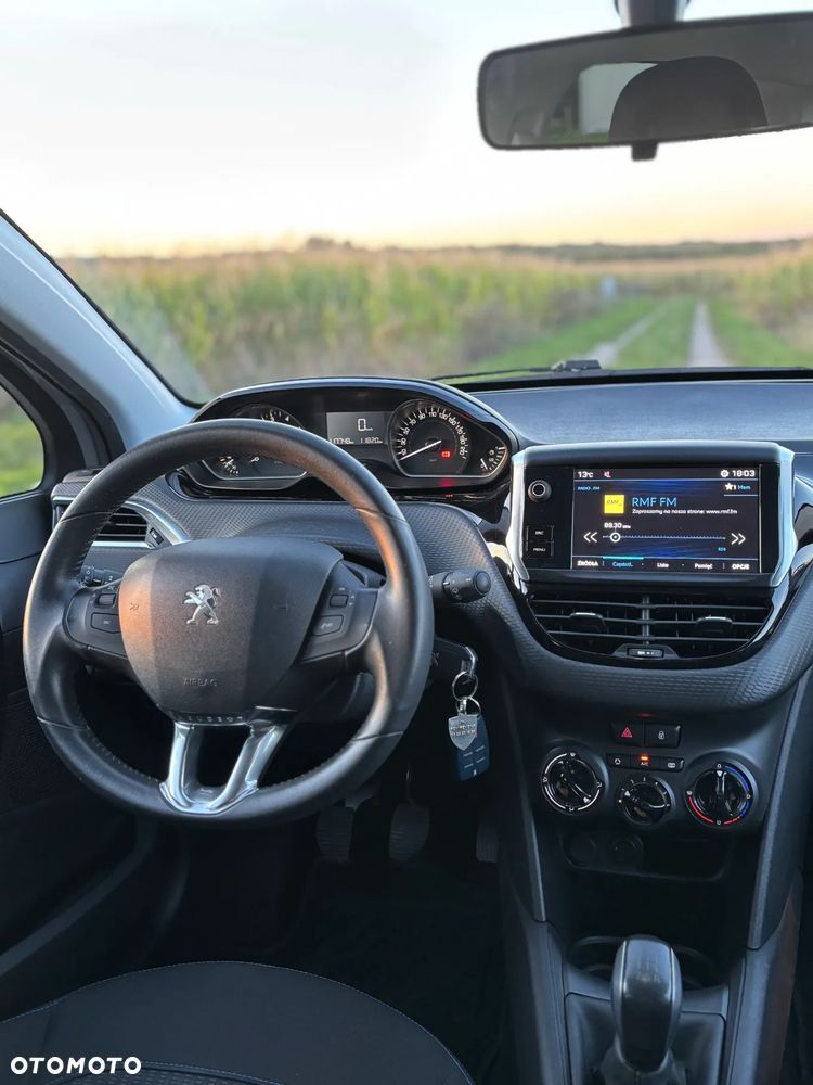 Peugeot 208 1.2 PureTech Style - 10