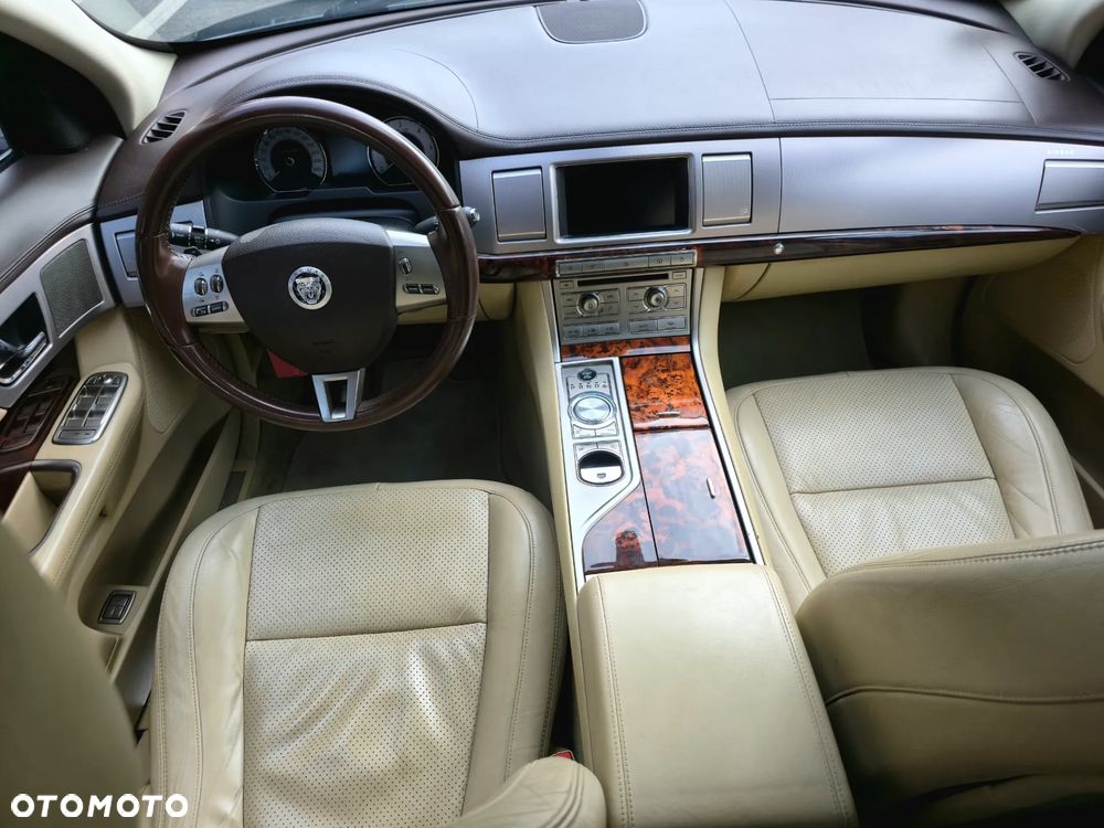 Jaguar XF 3.0 V6 D Premium Luxury - 8