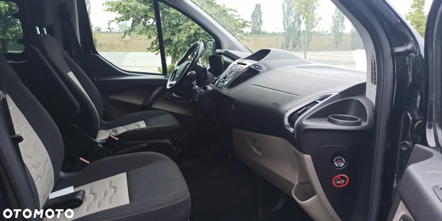 Ford Tourneo Custom - 26