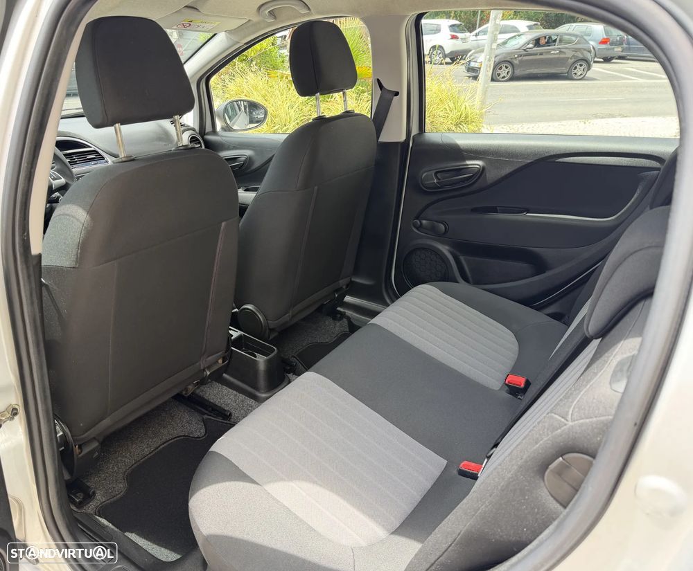 Fiat Punto 1.2 Lounge S&S - 19