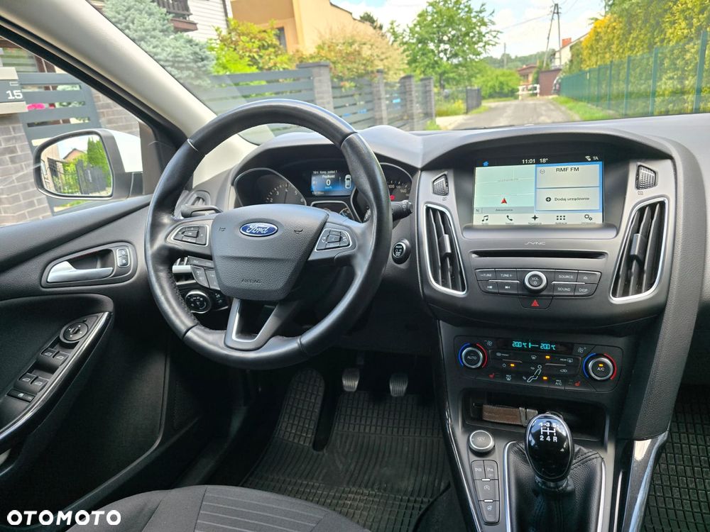 Ford Focus 1.0 EcoBoost Titanium - 24