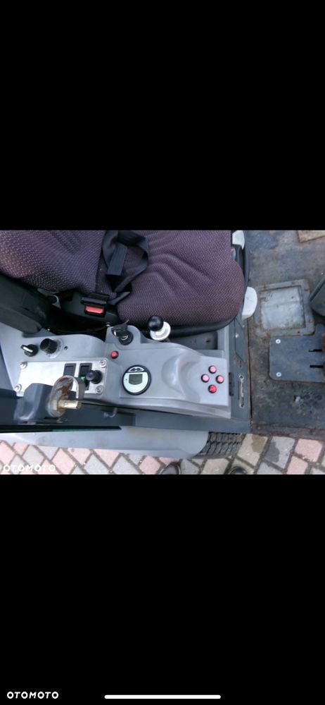 Hako citytrac 4200 zamiatarka solarko piaskarka 4x4 - 13