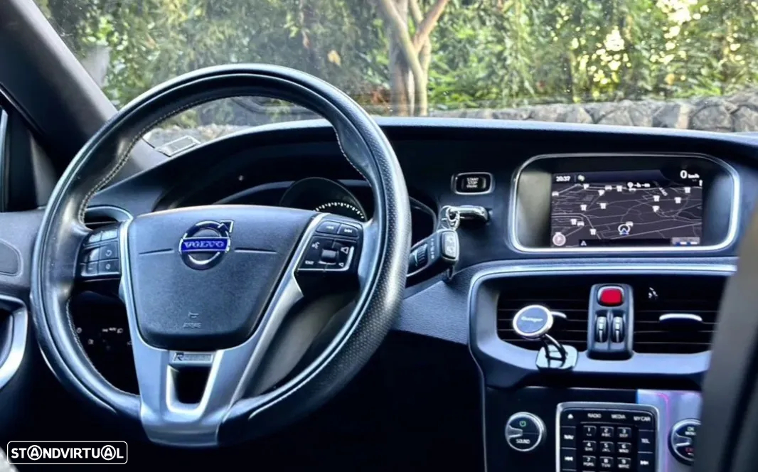 Volvo V40 2.0 D3 R-Design Momentum Geartronic - 3