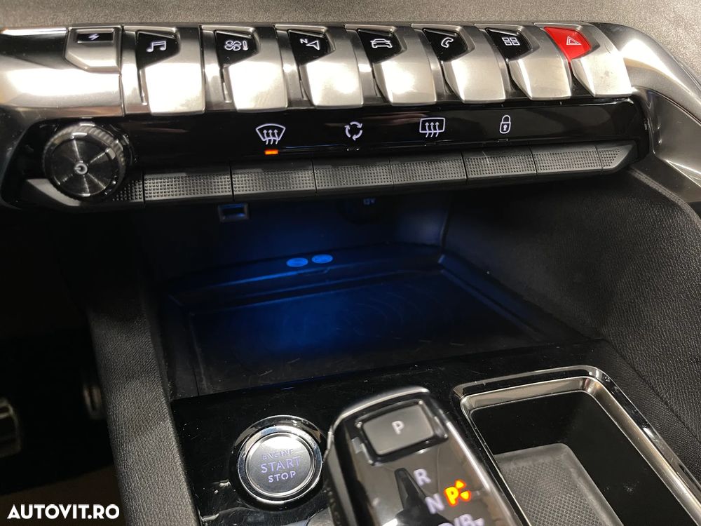 Peugeot 3008 225 e-EAT8 GT - 29