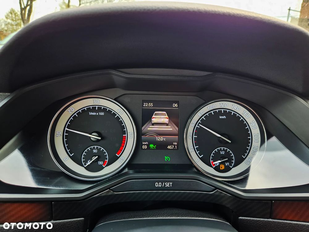 Skoda Superb 2.0 TDI SCR Sportline DSG - 9