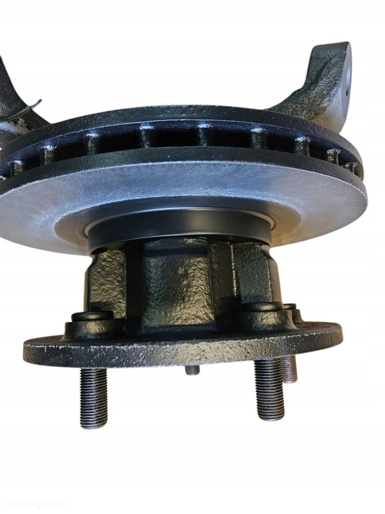 Piasta Maxity Cabstar 07-23r - 2