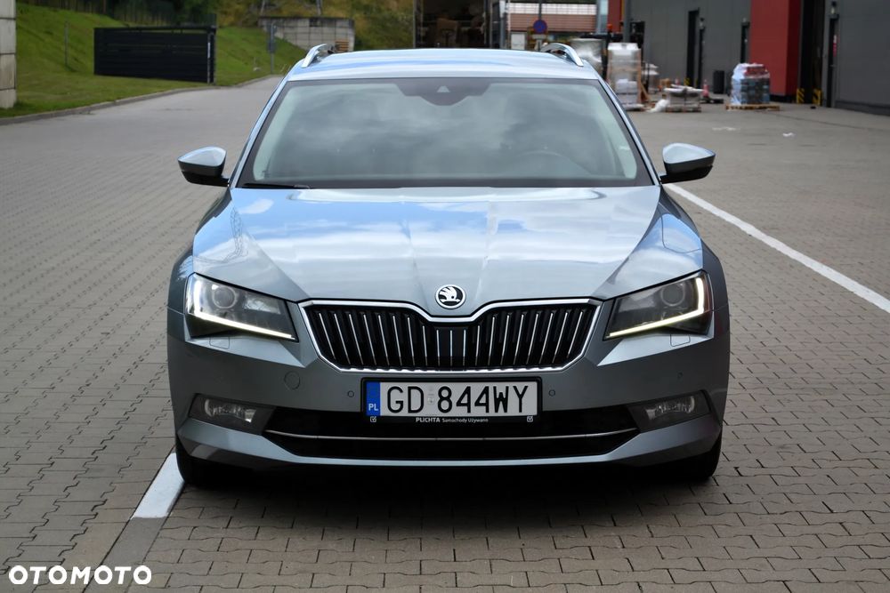 Skoda Superb 2.0 TDI Sportline DSG - 35