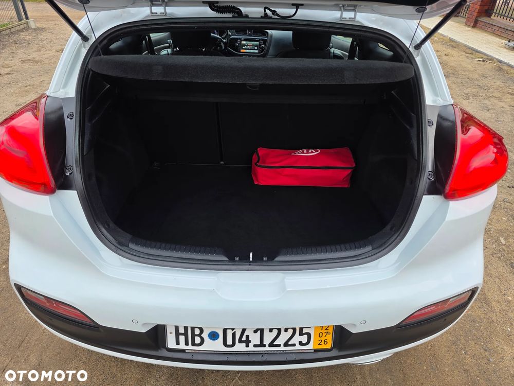 Kia Ceed - 11